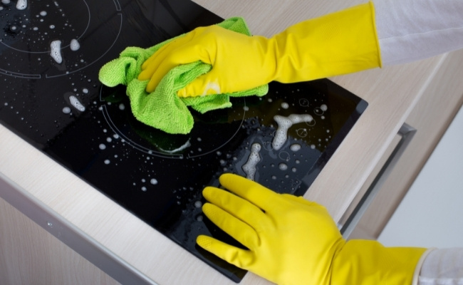 How to clean an induction cooktop